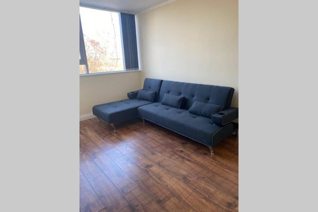 3 Bed Contemporary Crewe Apartment Экстерьер фото